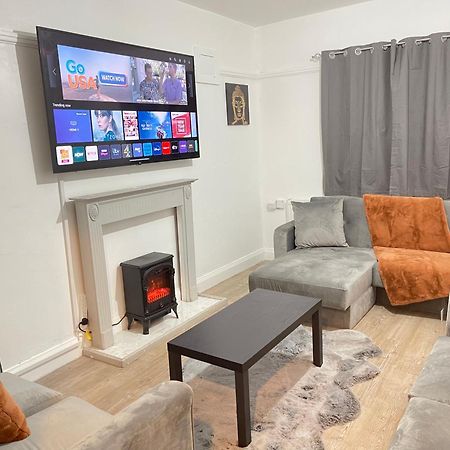 Hometel Digs Hidden Gem Large Comfy Home Can Sleep 15 Braunstone Town Εξωτερικό φωτογραφία