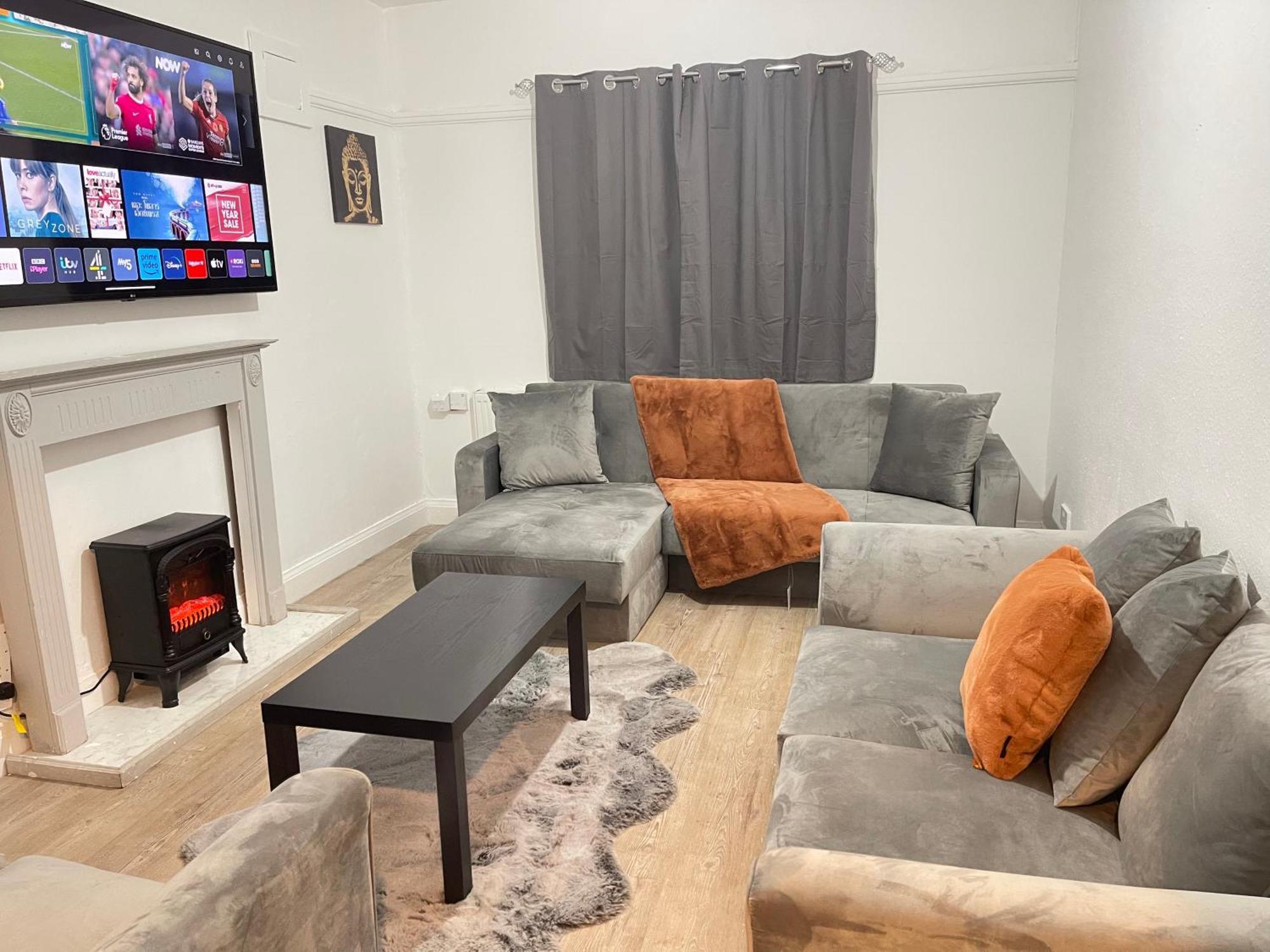 Hometel Digs Hidden Gem Large Comfy Home Can Sleep 15 Braunstone Town Εξωτερικό φωτογραφία