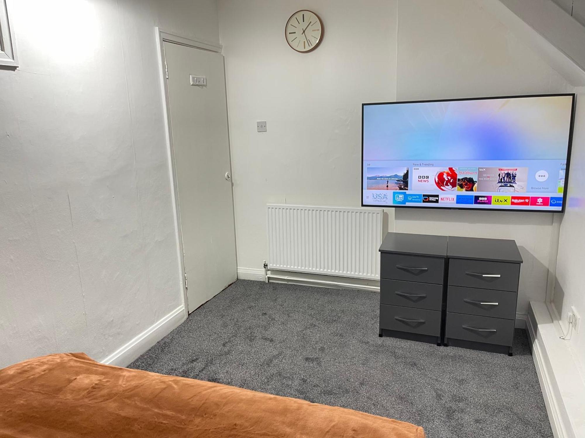 Hometel Digs Hidden Gem Large Comfy Home Can Sleep 15 Braunstone Town Εξωτερικό φωτογραφία